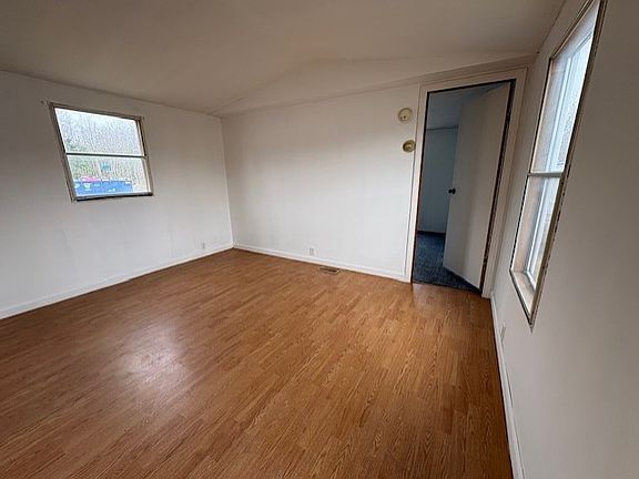5th image of 36 White Tail Rd #1