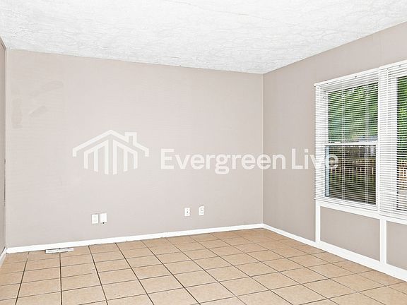5th image of 3216 Lowry Rd