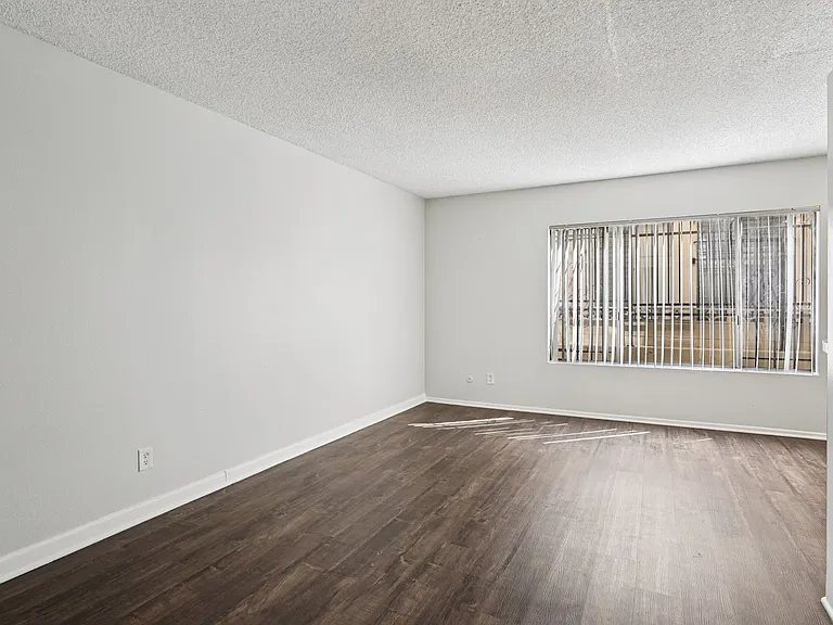 238 South Serrano Ave — Photo 8
