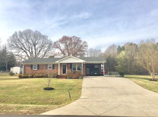 1119 Brookwood Dr, Boiling Springs, SC 29316