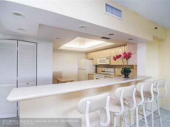 2nd image of 3200 Port Royale Dr N APT 904