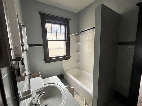 5th image of 602 E Decatur St