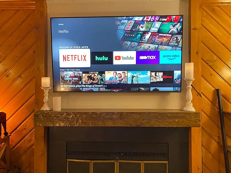 Smart TV apps available: Netflix, Hulu, Youtube, HBOmax, Prime Video, Disney+ (use with your own login)