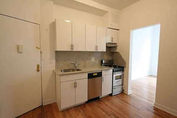 Rented by Aether Property Group | media 37