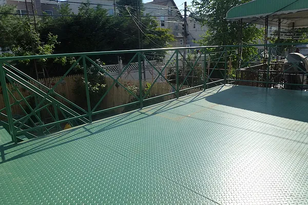 Rented by Dorsa Group | media 10