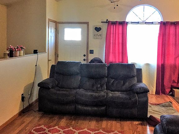 4th image of 3613 Cactus Ave