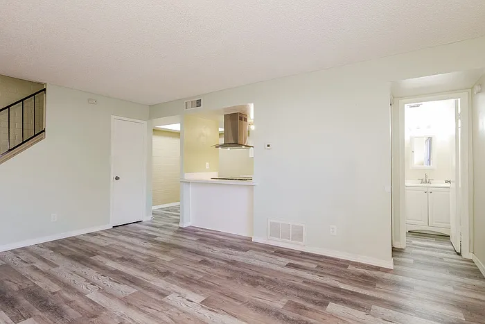 4009 W Palomino Rd — Photo 3