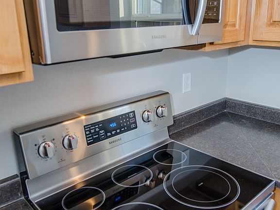 3rd image of 922 N Garfield Ave #B104