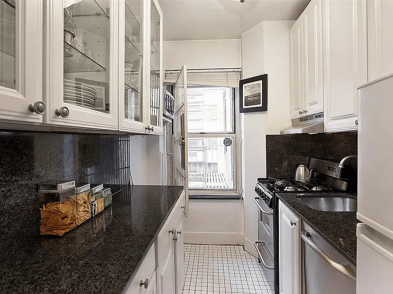 49 W 96th St #5D — Photo 6