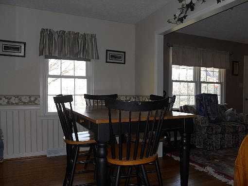 3rd image of 162 Lamont Cir