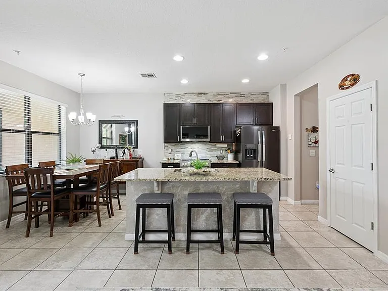 2438 Seven Oaks Dr — Photo 11