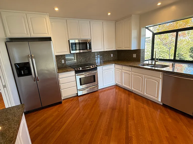 6052 Shelter Bay Ave — Photo 3
