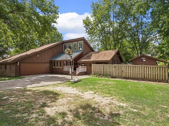 2nd image of 24288 Maple Cir