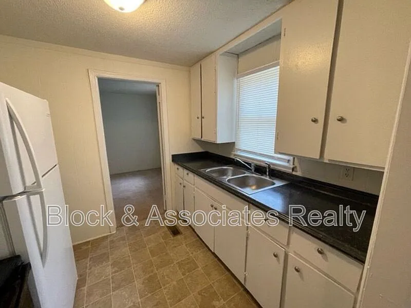 1 bed, 1.0 bath, $650 — Photo 2