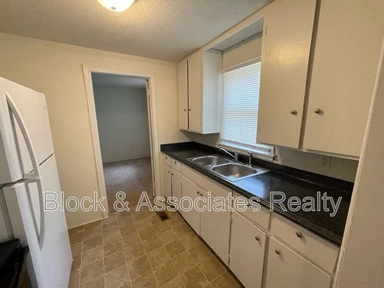 1352 Briles Dr #1A — Photo 2