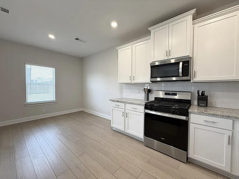 1205 Ginsburg Ln — Photo 7