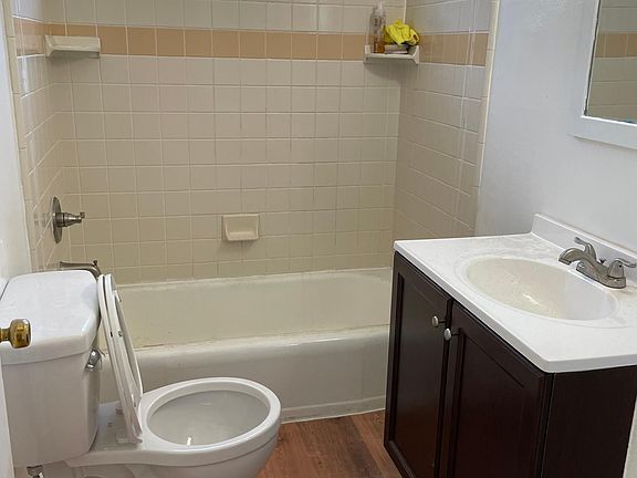 4th image of 660 Jasper St