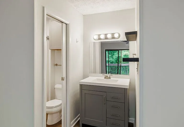134 Fernbanks Ct — Photo 16