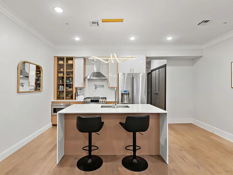 414 New York Ave #A — Photo 6