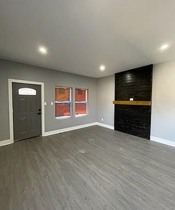 4th image of 1756 E Mound St #1758
