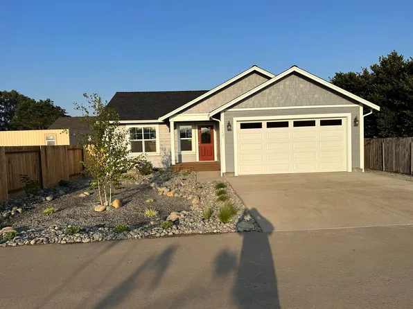 2629 Avelar Ct, McKinleyville, CA 95519