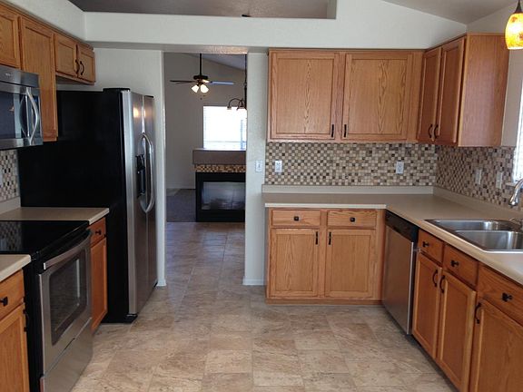 4th image of 1016 Woodside Rd