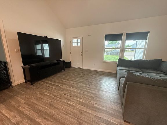3rd image of 125 Sawgrass Ln
