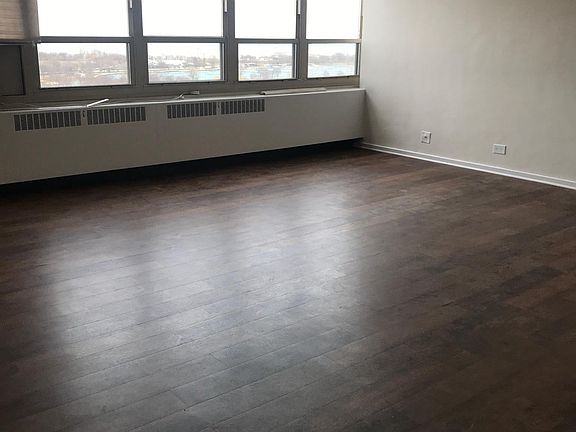 Living Room 20'x22'