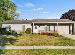 1922 Donegal Dr, Fort Wayne, IN 46815