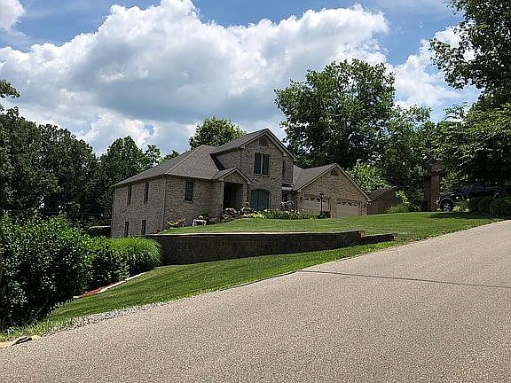 2nd image of 540 S Woodlawn Dr