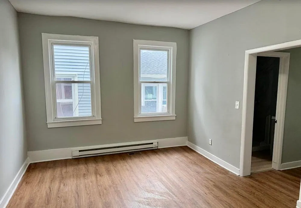 37 2nd Ave - 37 2Nd Ave Apt 3 — Photo 1