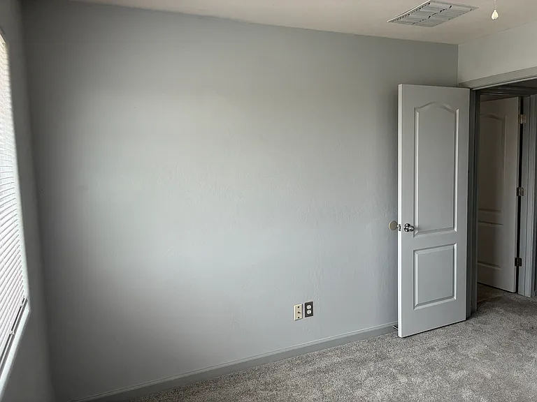 25550 W Pioneer St — Photo 33