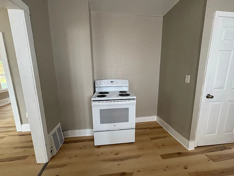 4224 Fairview Dr — Photo 8