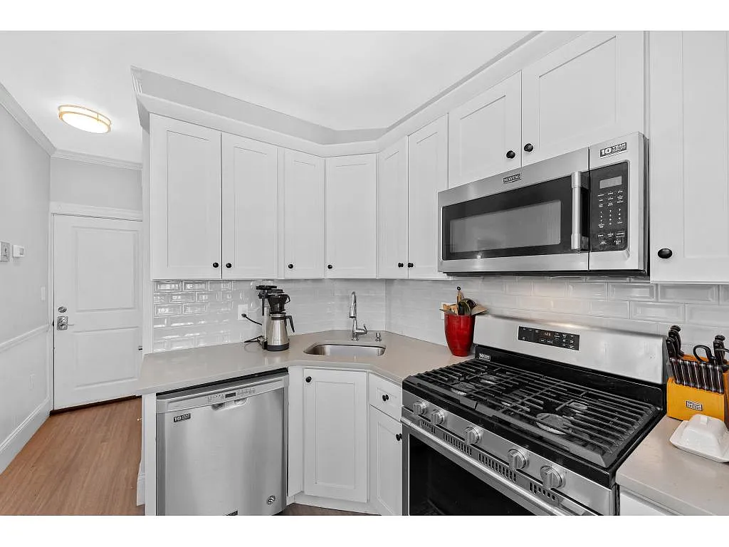 Building Photo - 356 Princeton St #2