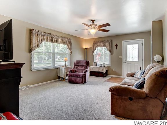 5th image of 303 N Greenlawn Ave