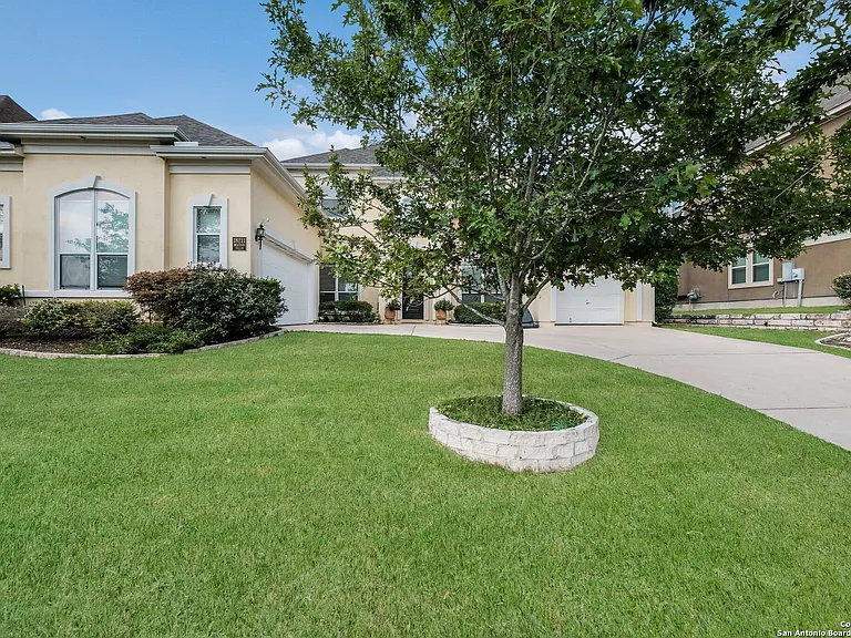 18211 Branson Fls — Photo 2