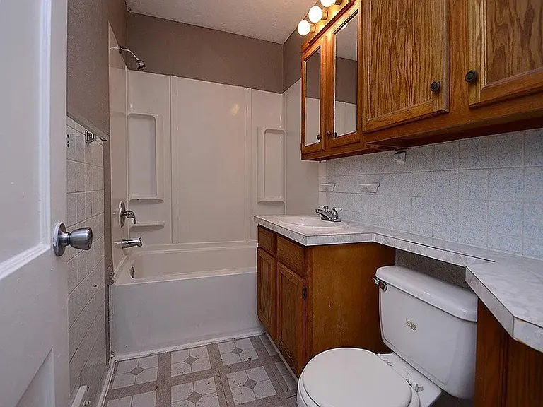 1309 Franklin St — Photo 10