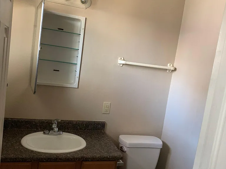 416 Corbett St — Photo 2