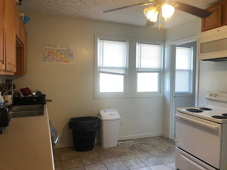 207 E 2nd St — Photo 6