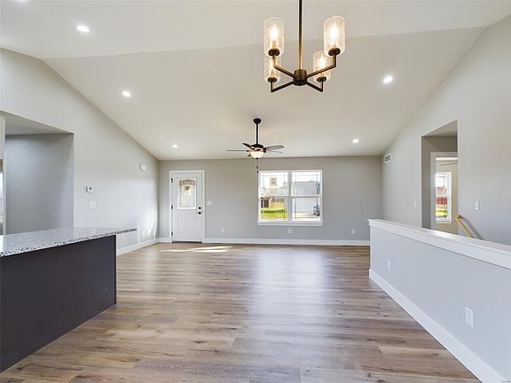 5th image of 144 La Vista Dr