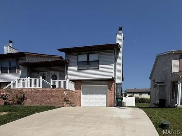 15 Clinton Hill Dr, Swansea, IL 62226