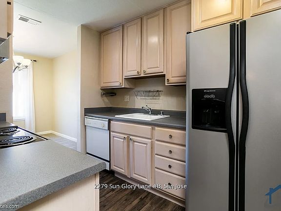 5th image of 2279 Sun Glory Ln #B