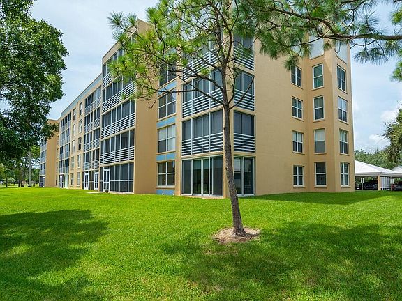 3rd image of 3750 Pinebrook Cir APT 104