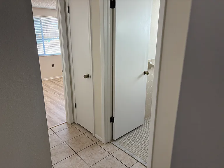 12406 Paddock Ln — Photo 4