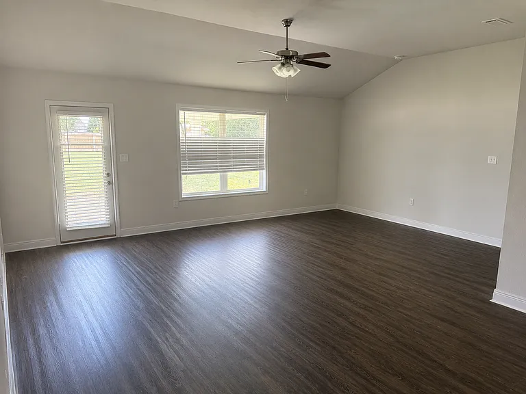 23257 Ridgewood Dr — Photo 2