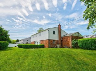 62 White Cove Walk, Massapequa Park, NY 11762