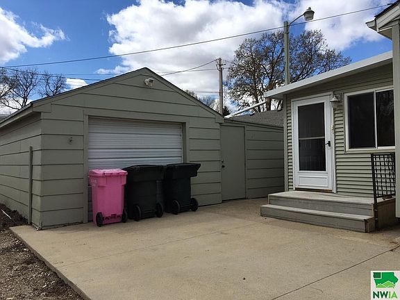 3rd image of 1208 Goldie Ave