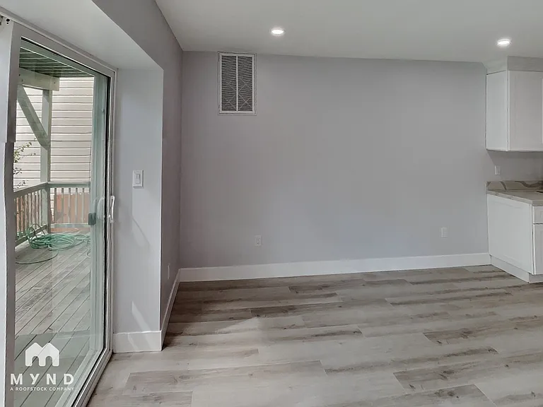 1395A Newcomb Ave — Photo 4