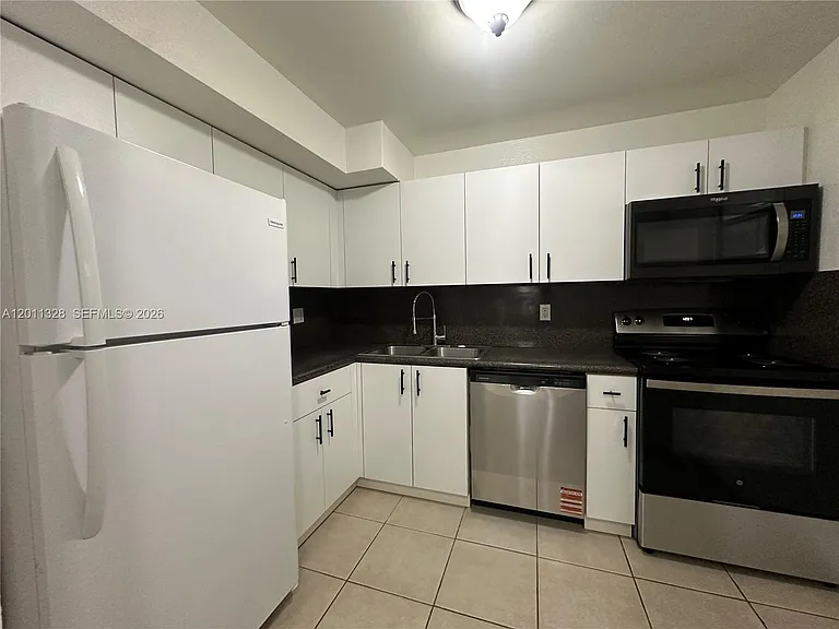 4215 N University Dr #101 — Photo 9
