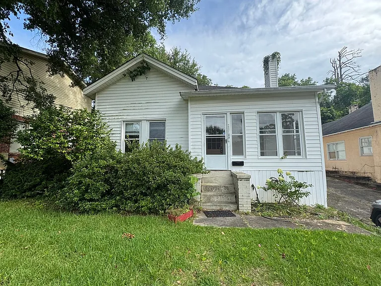 2218 Yancey Ave — Photo 2